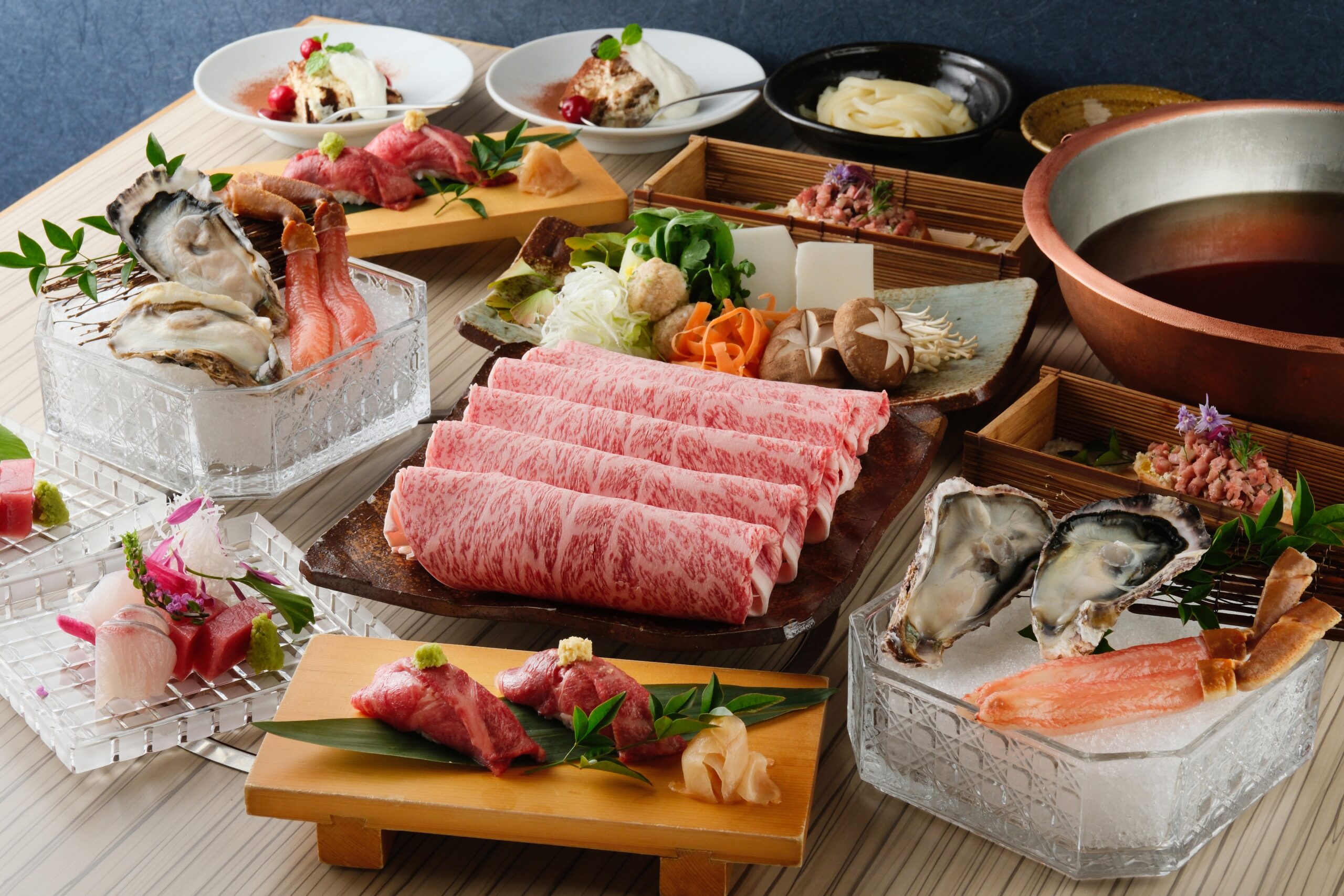 2025忘新年会しゃぶしゃぶコース　前菜・お造り・牛握り・ずわい蟹・牡蠣・和牛の黄金出汁しゃぶ・うどん・デザート
