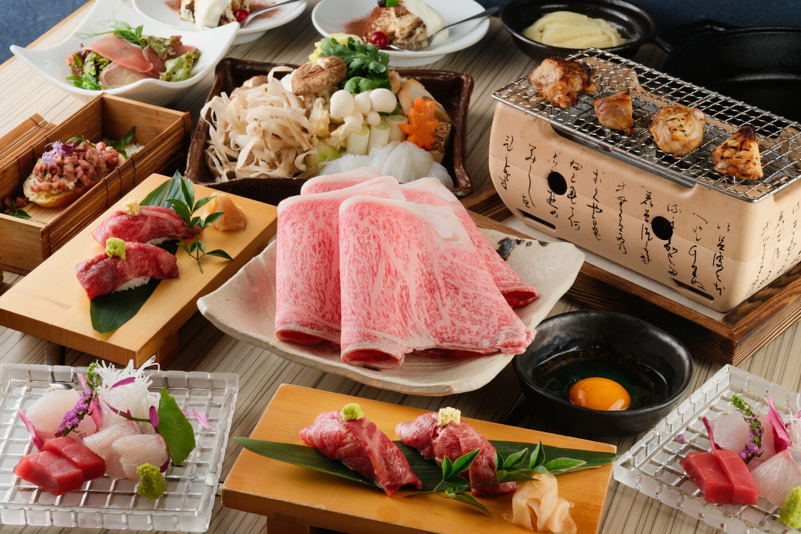 2025忘新年会すき焼きコース　前菜・お造り・牛握り・河豚の炙り・和牛すき焼き・うどん・デザート